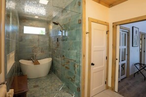Shower, hair dryer, towels, shampoo - Hazel Hollow | Hot Tub w/ TV • Steam Shower • RRG (Rogers)