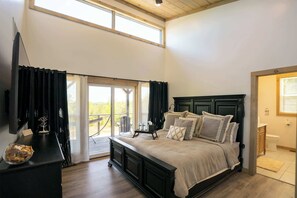 WiFi, bed sheets - Hazel Hollow | Hot Tub w/ TV • Steam Shower • RRG (Rogers)