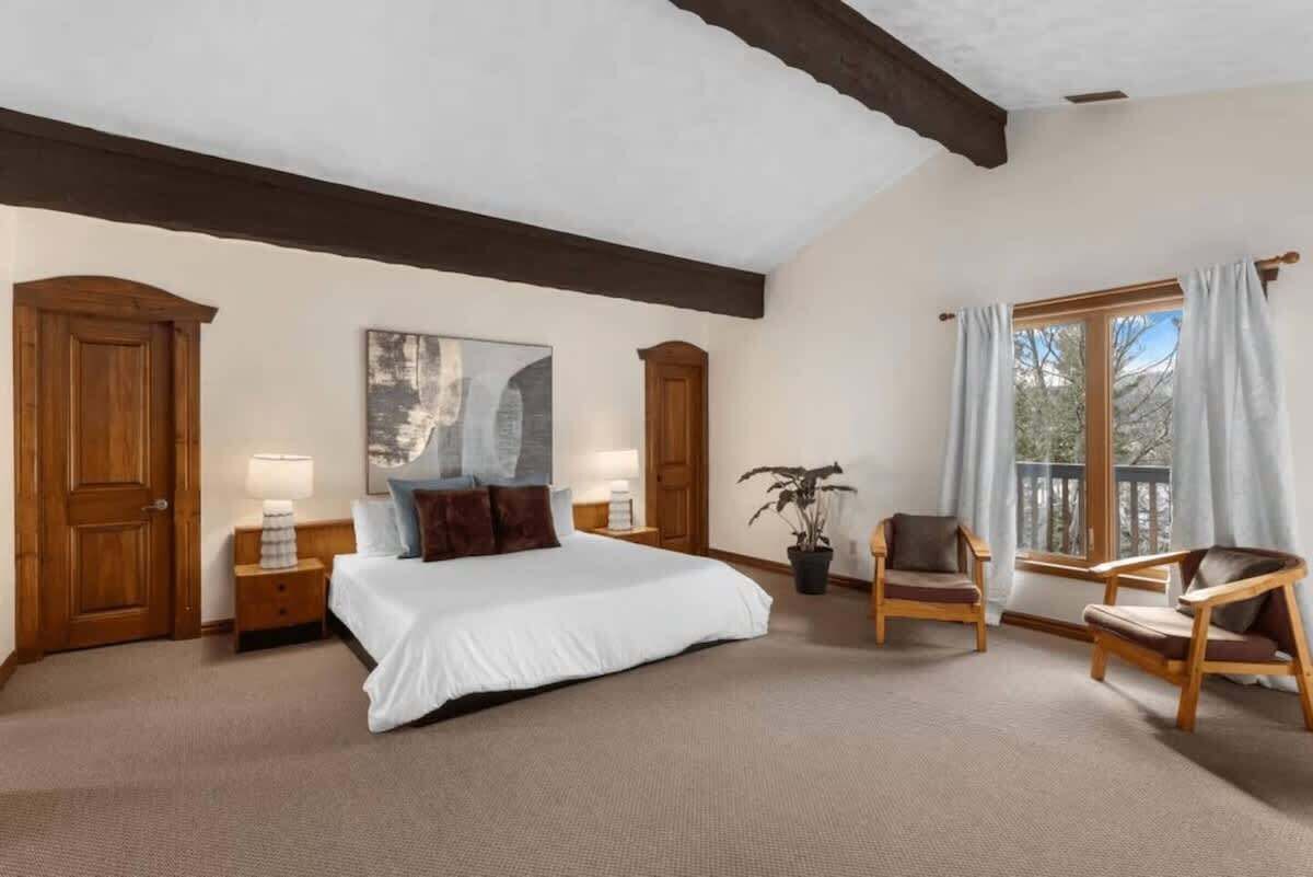 8 bedrooms, iron/ironing board, travel crib, WiFi