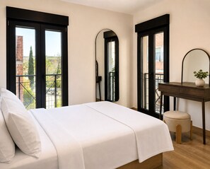 Down duvets, individually decorated, individually furnished, free WiFi - Collection Las Ventas (Madrid)