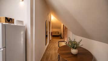 Apartamento superior, 3 habitaciones, Aire acondicionado | Comedor