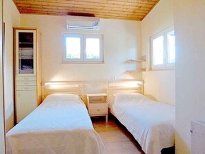 1 bedroom, WiFi - Holiday Apartment Holiday Apartment Chill and Walk – 5 minutes’ walk to the beach (Njivice)