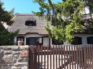 Exterior - Holiday home with a view of Lake Balaton (Tihany)