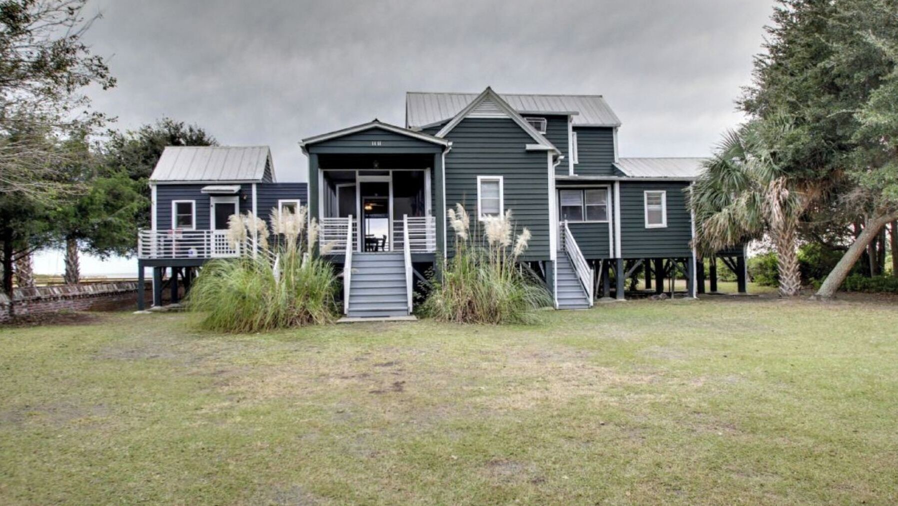 House (4 Bedrooms) | Front of property