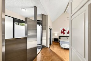Iron/ironing board, travel cot, free WiFi, bed sheets - #HabitueHomes - The Meadowlark (Boise)