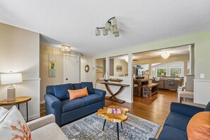 Smart TV, fireplace, DVD player, books - Experience coastal comfort at Tolovana Footprints, a spacious 4-bedroom home in Cannon Beach. (Cannon Beach)