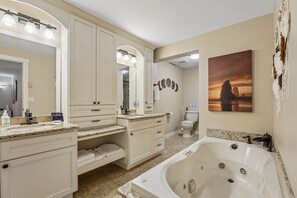 Shower, jetted bath, hair dryer, towels - Experience coastal comfort at Tolovana Footprints, a spacious 4-bedroom home in Cannon Beach. (Cannon Beach)