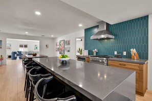 Fridge, microwave, oven, stovetop - Desert Daydream - A Ryson Property (Palm Springs)
