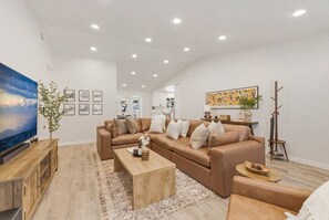Fernseher, Kamin, Arbeitsbereiche, Computerbildschirme