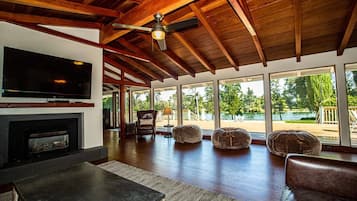 House, 3 Bedrooms, Balcony | Room amenity