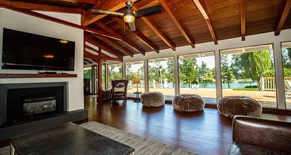 Riverside Holiday Home Sleeps 10