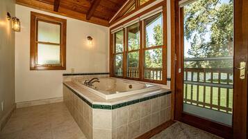 House, 3 Bedrooms, Balcony | Interior