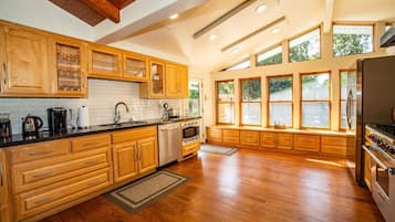 House, 3 Bedrooms, Balcony | Interior