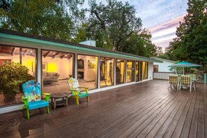 Terrace/patio - Riverside Holiday Home Sleeps 10 (Anderson)