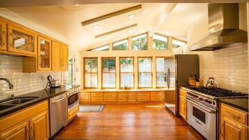 House, 3 Bedrooms, Balcony | Interior