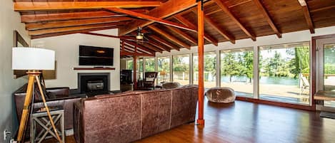 House, 3 Bedrooms, Balcony | Interior