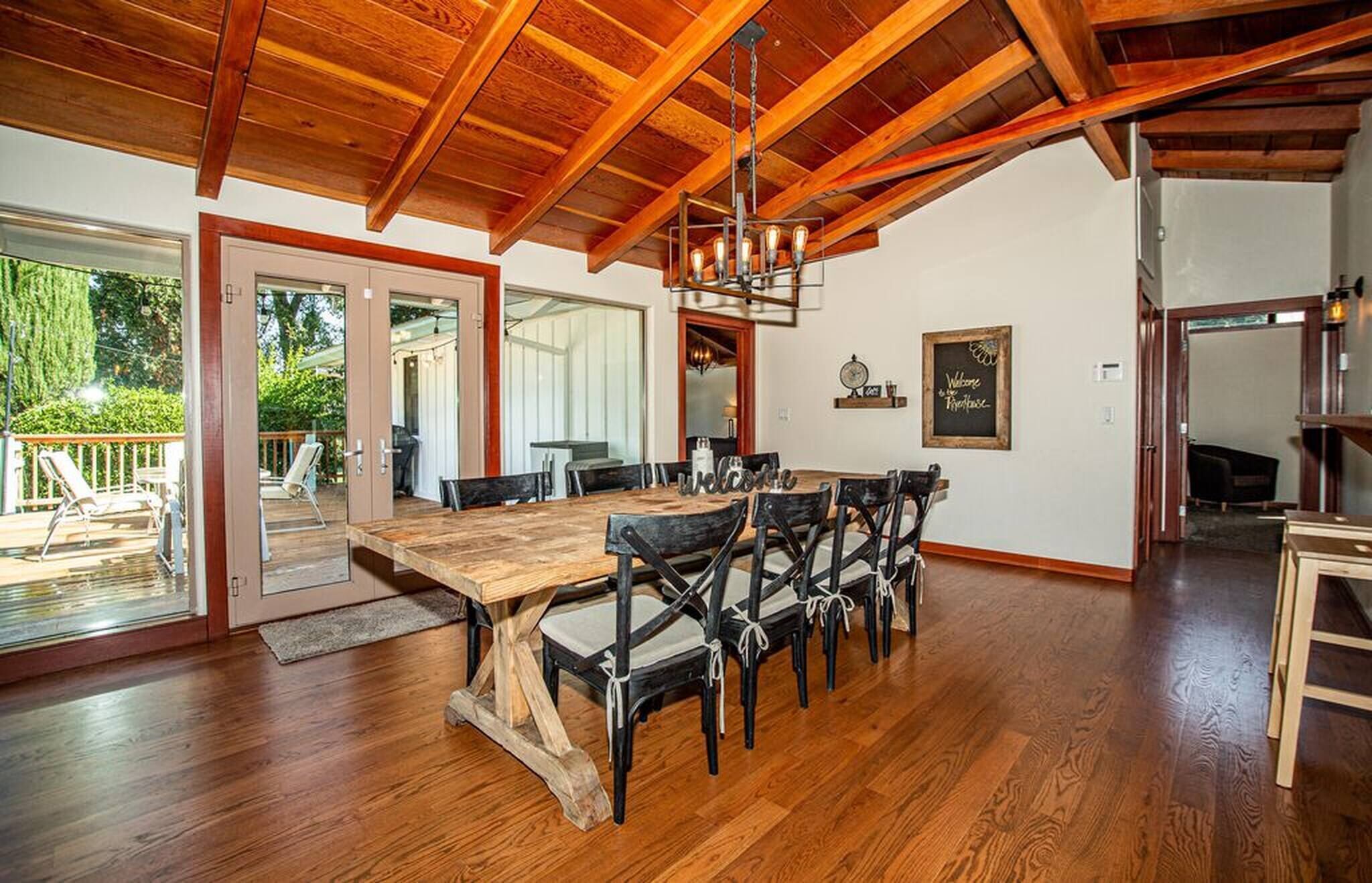 House, 3 Bedrooms, Balcony | Dining room