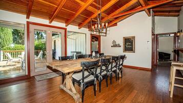 House, 3 Bedrooms, Balcony | Dining room