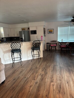 Interior - 3-bedroom house in superb Conroe with cool AC and comfort (Conroe)