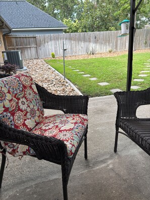 Terrace/patio - 3-bedroom house in superb Conroe with cool AC and comfort (Conroe)