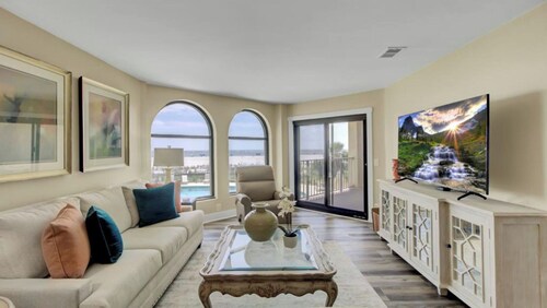 117 Seascape by Avantstay Oceanfront Breathtaking Views Communal Swimming Pool