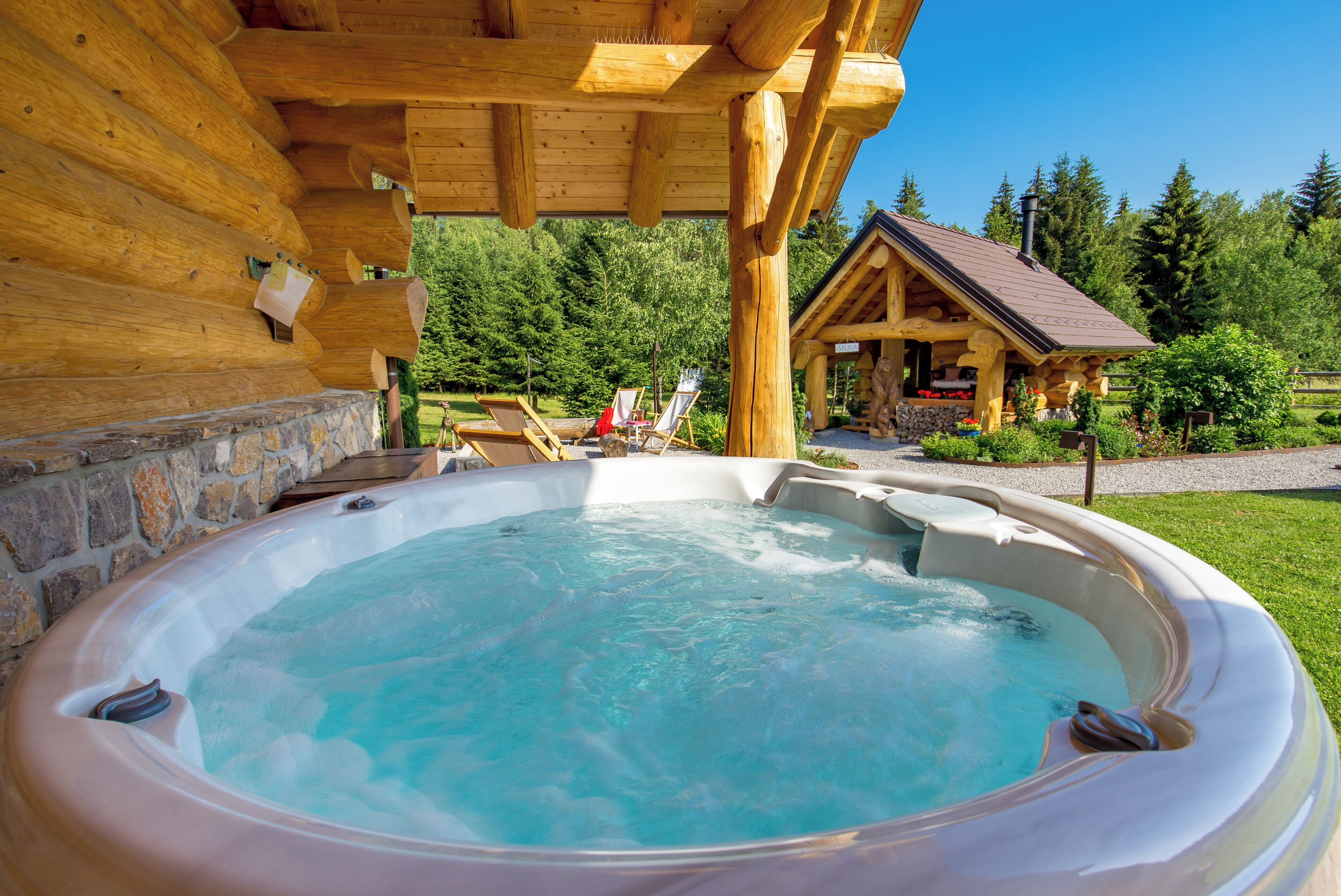 Outdoor spa tub