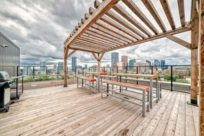 Outdoor dining - Breath Taking View-TopFloor-PH access-5Guest-2BR2WR-DTskyline (Calgary)