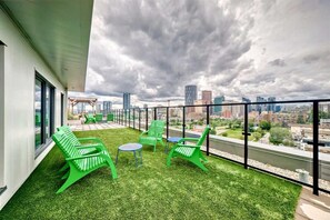Terrace/patio - Breath Taking View-TopFloor-PH access-5Guest-2BR2WR-DTskyline (Calgary)