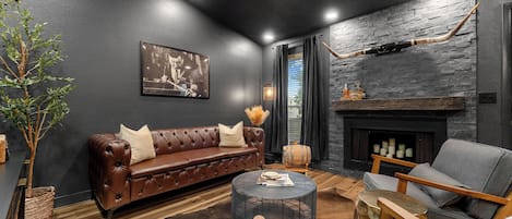 Smart TV, fireplace