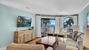 Interior - 415 Seascape by Avantstay Beachfront Condo w/ Communal Pool Access (Isle of Palms)