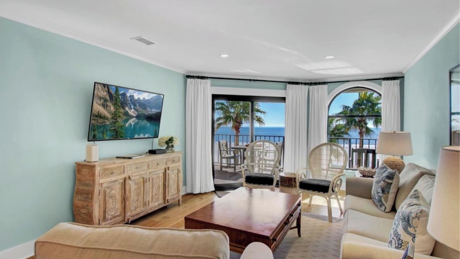 415 Seascape by Avantstay Beachfront Condo w/ Communal Pool Access