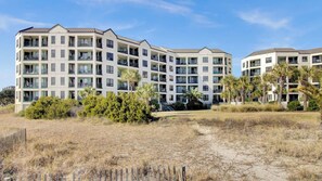 Apartment (2 Bedrooms) | Interior - 504 Summerhouse by Avantstay Ocean Front Condo w/ Community Pool Access (Isle of Palms)