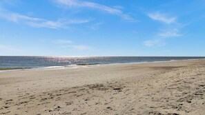Apartment (2 Bedrooms) | Interior - 504 Summerhouse by Avantstay Ocean Front Condo w/ Community Pool Access (Isle of Palms)