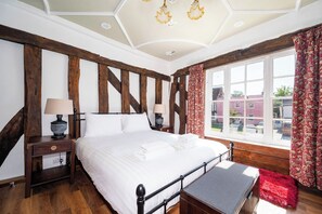 Iron/ironing board, WiFi, bed sheets - Red House Apartment – Timeless Luxury in the Heart of Long Melford (Long Melford)