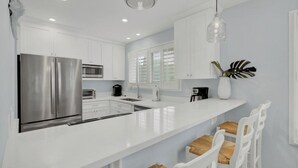 Apartment (2 Bedrooms) | Interior - 7A Mariners Walk by Avantstay Walk to Beach + Pool (Isle of Palms)