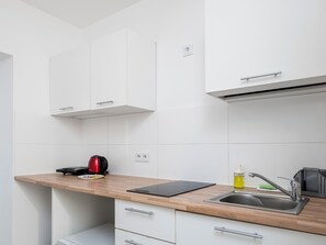 Fridge, stovetop, toaster - Łódź Downtown Comfort Studio #34A (Łódź)