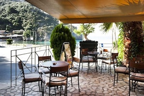 Outdoor dining - Apollon (Corfu)