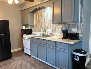 Fridge, microwave, oven, stovetop - Cozy 2-bedroom house in serene Rocky Mount with AC (Rocky Mount)