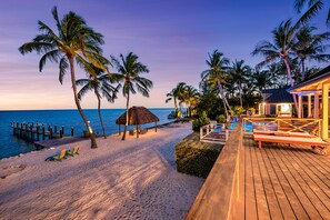 Property grounds - PRIVATE BEACH / Heated Pool / volleyball court/ Orchid Beach Key (Islamorada)