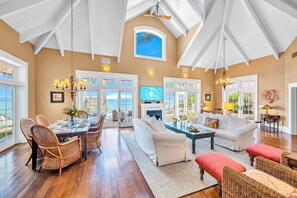 Smart TV, books, offices - PRIVATE BEACH / Heated Pool / volleyball court/ Orchid Beach Key (Islamorada)