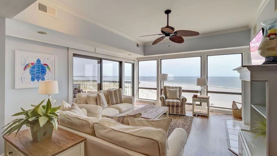 1405 Ocean Club by Avantstay Oceanfront Home w/ Shared Pool
