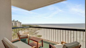 Apartment (3 Bedrooms) | Interior - 1405 Ocean Club by Avantstay Oceanfront Home w/ Shared Pool (Isle of Palms)