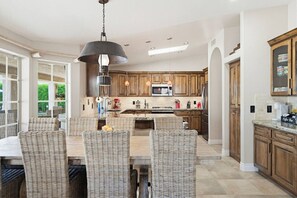 Private kitchen - Sonoran Springs - Luxury Oasis Pool&Spa -Sleeps 18 (Lake Havasu City)
