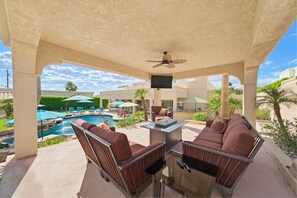 Terrace/patio - Sonoran Springs - Luxury Oasis Pool&Spa -Sleeps 18 (Lake Havasu City)