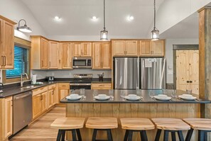 Coffee/tea maker, fridge, microwave, oven - Wet Yeti by PMR with Indoor Pool, Game Room, Sauna, Hot Tub, Fire Pit (Lake Harmony)