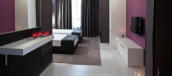 Hotel Idol