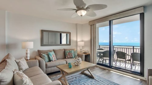 428 D Shipwatch by Avantstay Ocean View w/ Community Pool Access!