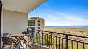 Apartment (3 Bedrooms) | Interior - 428 D Shipwatch by Avantstay Ocean View w/ Community Pool Access! (Isle of Palms)