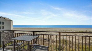 Apartment (3 Bedrooms) | Interior - 428 D Shipwatch by Avantstay Ocean View w/ Community Pool Access! (Isle of Palms)