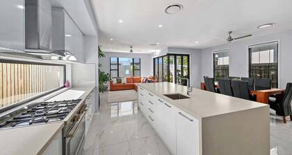 Sunshine Coast Escape | Beachside, Pool & Views